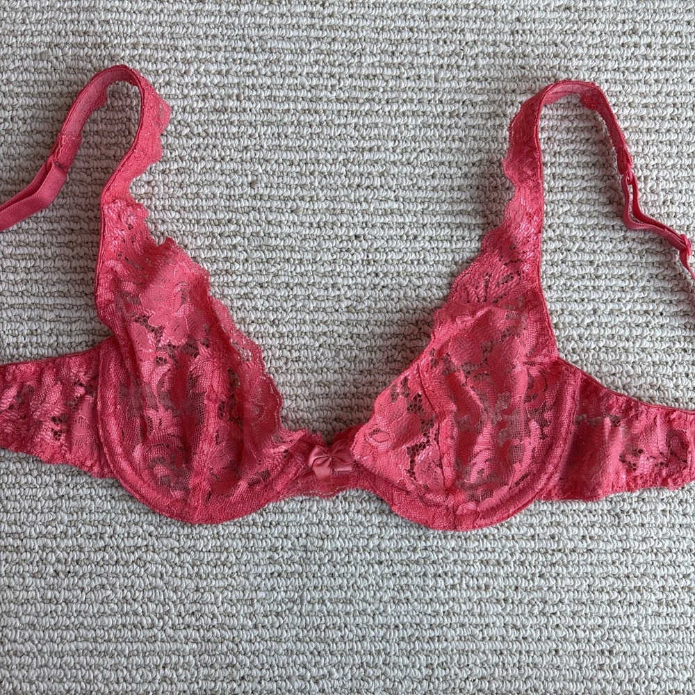 Vintage Victoria's Secret Gold Label Bra 32A  Made in USA Pink Lace Underwire